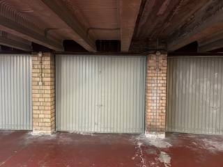 Afgesloten garagebox gelegen langs de Gentstraat te Oostende. De garage is gemakkelijk bereikbaar en het complex is afgesloten van de straat met...