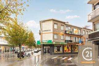 Ontdek dit uitzonderlijk ruime appartement op de eerste verdieping, ideaal voor wie op zoek is naar comfort, licht en veel leefruimte. Met zijn...