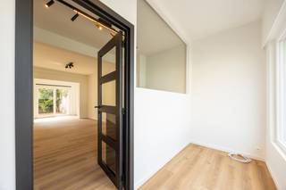 We vinden deze leuke studio op een centrale locatie te Mortsel, op wandelafstand van bus, tram en trein.De studio is in 2026 volledig gerenoveerd en...
