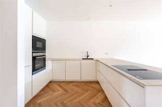 Dit appartement is gelegen op de eerste verdieping van een volledig gerenoveerd kleinschalig gebouw op een rustige locatie in Borgerhout. Vooraan in...