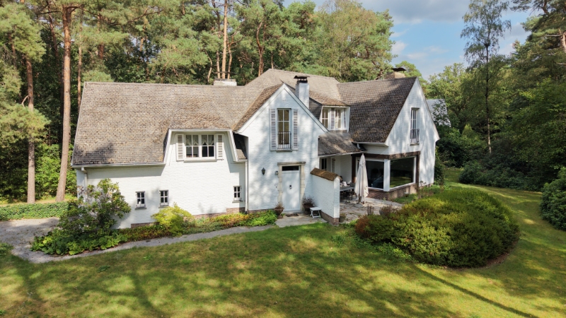 Karaktervolle villa van 325m² met 5 slaapkamers op 24 are - foto 1