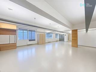 MODULAR OFFICES / WORKSHOP ± 250 SQM – SCHAERBEEKWe Invest offers this versatile office/workshop space, ideally located in Schaerbeek, with a total...