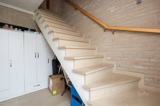 Duplex met drie slaapkamers in Wilrijk (Neerland)In het rustige en groene Neerland bevindt zich dit volledig gerenoveerde duplex appartement. Het is...