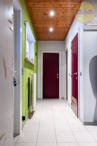 In het centrum van Meerhout bevindt zich dit handelspand met woonst, ideaal voor wie wonen en werken wil combineren of op zoek is naar...