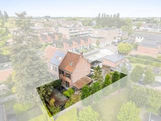 Te koop: karaktervolle woning in het hart van Waregem, op korte afstand van het treinstation en alle voorzieningen. Deze woning uit 1939 werd reeds...
