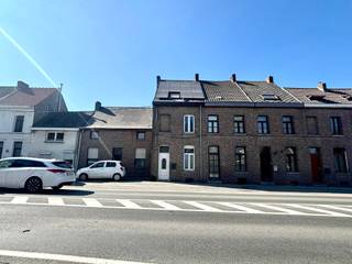 Goedgelegen woning met STADSTUIN; 3 SLK en zonnepanelen. INDELING: leefruimte, eetplaats, keuken, veranda en stadstuin, handige kelder. Op...