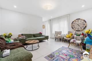 Te koop: ruim gesloten huis in het centrum van Roeselare, op wandelafstand van scholen, park en openbaar vervoer. Deze woning uit 1947 biedt een...