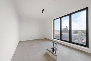 Modern nieuwbouwappartement te koop in Roeselare met gunstige oriëntatie (6% btw mogelijk)Ontdek dit prachtig nieuwbouwappartement, gelegen in het...