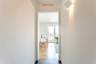 Located just a 5-minute walk from the historic center of Leuven, this fully furnished one-bedroom apartment offers a pleasant combination of comfort and natural light, featuring a spacious terrace with open views. The apartment has a surface area of approximately 60 m² and is situated on the fifth floor, accessible by stairs or elevator. Upon entering, you are welcomed into a bright living area with an open, fully equipped kitchen. The space is practically arranged and offers all necessary comfort. The bedroom is quietly located at the rear of the building. The bathroom is equipped with a sink, walk-in shower, and toilet. The apartment is rented fully furnished and includes, among others, a washing machine, combi-oven, coffee machine, toaster, cutlery, mattress, and duvet. Bike storage is available, and maintenance and cleaning of the common areas are included. Rent: €1,450 per month, plus €150 for heating and hot water. Electricity is to be arranged individually. Available from May 6th, 2026. For more information: info@homies.be