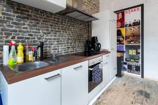 Ontdek dit charmante 1-slaapkamerappartement op de eerste verdieping van een karaktervol gebouw in de Erwtenstraat, hartje Antwerpen. Met...