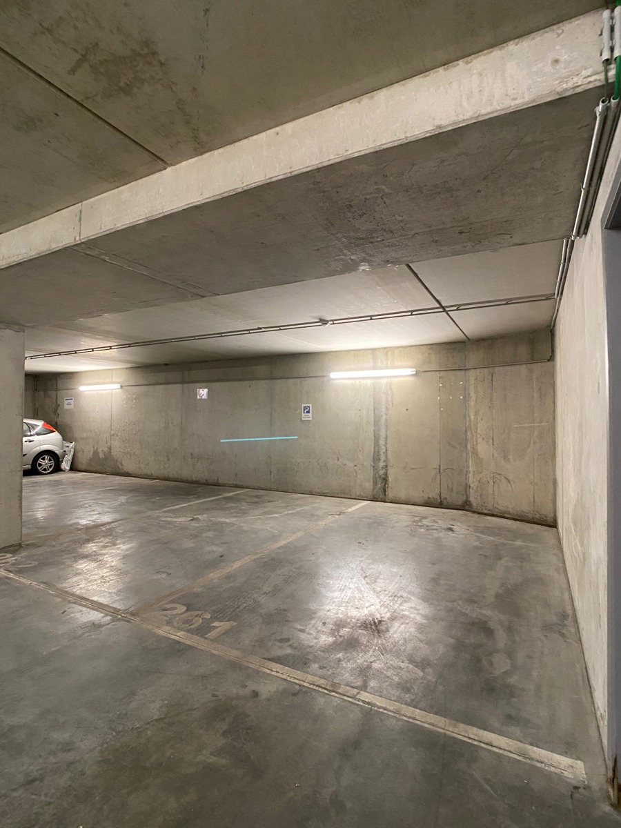 Garage for sale in Brussels - photo 1