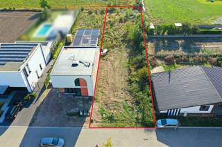 Bouwgrond voor halfopen bebouwing - 9a77ca met bouwplannenOntdek deze prachtige bouwgrond van 977 m², ideaal gelegen in een doodlopende straat vlak...