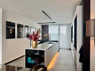 Prachtig luxe penthouse van 166 m2 met 3 slaapkamers, badkamer met douche en ligbad, 2de douche bij de 2de slaapkamer, ruime keuken en...