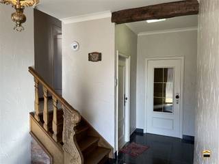 Uitzonderlijk ruime woning met loods op gunstige locatie Deze woning treffen we aan in een rustige straat aan de rand van Sint-Truiden. De...