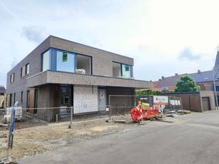Op het gelijkvloers bevindt zich dit lichtrijke nieuwbouwappartement van 108 m², afgewerkt met oog voor comfort en kwaliteit. De ruime woonkamer...