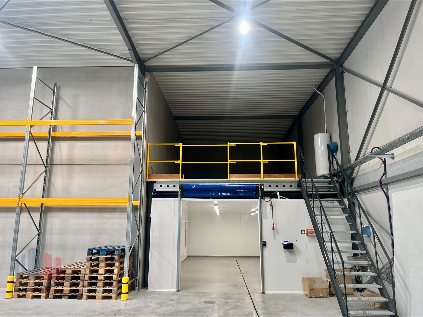 Volledig afgewerkte en instapklare KMO-unit van 426 m² op topligging - photo 5