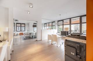 Deze kantoorruimte is gelegen aan de Grote Markt in het hart van Hasselt centrum. Gelegen op de eerste verdieping, met een grote raampartij...