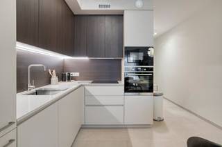 Hoogwaardig afgewerkt en gemeubeld appartement met terras. Residentie 'Groene Poort' gebouwd rond een gemeenschappelijke binnentuin en aan het nieuwe...