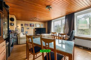 Op zoek naar een tweeslaapkamerappartement te koop in Blankenberge? Deze te renoveren woonst in de Scarphoutdreef combineert comfort, ruimte en een topligging nabij het centrum. <br /><br />Bij het binnenkomen wordt u verwelkomd in een lichtrijke woonkamer die uitkijkt op het stadspark en meteen een gevoel van openheid creëert. Aanpalend vinden we de praktisch ingerichte keuken terug. Het appartement beschikt over twee ruime slaapkamers en een extra kamer die perfect kan dienen als dressing of bureauruimte. De badkamer, te bereiken via de slaapkamer, vervolledigt het geheel. <br /><br />De centrale doch rustige ligging in Blankenberge zorgt ervoor dat u alle voorzieningen binnen handbereik heeft, terwijl u toch geniet van een aangename woonomgeving. <br /><br />Momenteel wordt het appartement verhuurd aan een vaste bewoner. Het huurcontract kan door de koper worden overgenomen of opgezegd worden voor eigen gebruik. <br /><br />Bent u op zoek naar een ruim tweeslaapkamerappartement te koop in Blankenberge als investering of vaste woonplaats? Neem vandaag nog contact op met Immo Francois en plan een bezoek aan dit appartement. <br /><br />