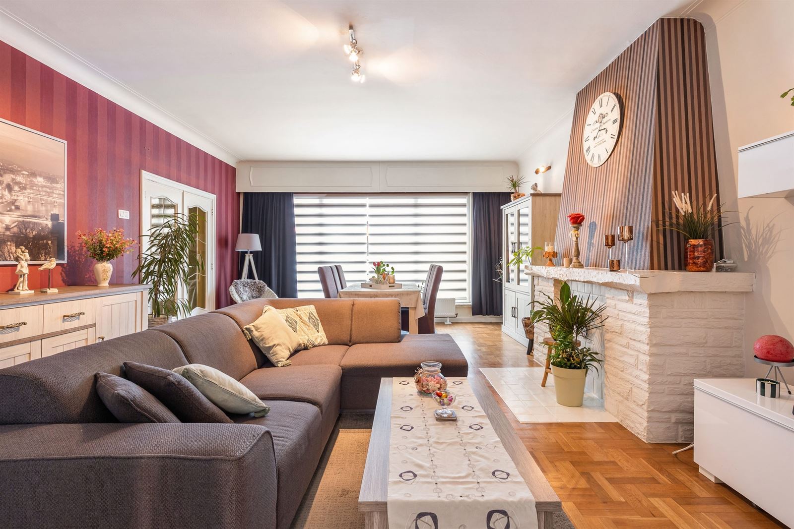 Centraal gelegen, deels gerenoveerde woning met uitbreidingsmogelijkheden! - foto 5