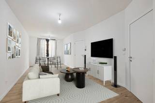 Deze recent gerenoveerde woning is geschikt voor wie op zoek is naar een instapklare woning in het centrum van Sint-Niklaas. De woning...