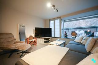 Ontdek dit erg goed onderhouden en centraal gelegen appartement met twee slaapkamers in het centrum van Izegem. Perfect voor eigen bewoning of...