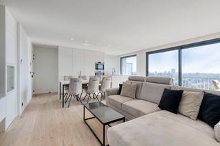 This spacious apartment is located on the 8th and highest floor of the residence at Heilig-Hartstraat 39 in Roeselare. Thanks to this location, you can enjoy an open view of the city and pleasant light.<br /><br />The apartment was completely renovated in 2024 with quality materials and is therefore fully ready to move in. With a living area of 80 m², it includes a bright living space, two bedrooms, a modern finish and a spacious terrace where you can relax.<br /><br />In addition, the apartment has a favourable EPC label C, which contributes to comfortable living comfort. Thanks to its central location, shops, public transport and other daily amenities are also a short distance away.<br /><br />A ready-to-move-in apartment that combines a high-quality finish with a central location and a beautiful view over Roeselare.<br /><br />The apartment has the following layout:<br />- Entrance<br />- Separate toilet<br />- Open kitchen with induction hob, microwave, oven, dishwasher and refrigerator<br />- Bright living space<br />- 2 bedrooms<br />- Bathroom with sink and shower<br />- Spacious terrace<br /><br />Additional features: <br />- Air conditioning available<br />- Ready to move in and bright apartment <br />- Elevator available <br />- Central location within walking distance of shops, public transport, the Grote Markt,...<br /><br />Register of measures: no