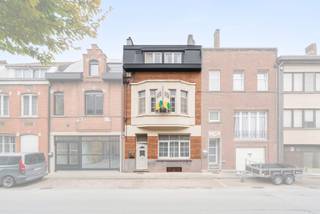 Zeer verzorgde, lichtrijke woning met 4 slaapkamers en 2badkamers op een Topligging te Halle.