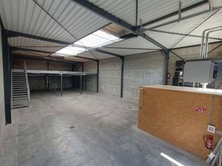 Ruime, goed uitgeruste KMO-unit/magazijn van ca. 480m² gelegen te Essen, bedrijventerrein 'De Rijkmaker"...