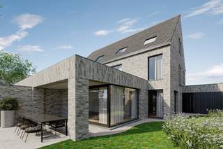 <p><span>Bent u op zoek naar een kwalitatieve nieuwbouwwoning die u nog volledig naar eigen hand, smaak en budget kunt inrichten? Immo Zone presenteert met trots deze magnifieke, modern opgevatte gezinswoning aan de Sarosstraat 1A in het hart van Berlare.</span></p><p><span> </span></p><p><span>Deze uitstekend gelegen halfopen bebouwing bevindt zich centraal in de gezellige gemeente Berlare. De strakke gevel met een smaakvolle lichtgrijze gevelsteen geeft het geheel een tijdloze, standingvolle uitstraling. Dankzij de uitgekiende architectuur en de grote, slanke raampartijen geniet u in de hele woning van een overvloed aan natuurlijk licht en een harmonieuze verbinding tussen binnen en buiten.</span></p><p><span> </span></p><p><span>U betreedt de woning via inkomhal met gastentoilet. De ruime leefruimte met zone voor een open keuken vormt het kloppend hart van de woning. De keuken, eethoek en zithoek hebben dankzij grote raampartijen, waaronder een opvallend en modern overhoeks schuifraam aan de achterzijde, een maximale lichtinval. Dankzij deze grote glaspartijen loopt de binnenruimte naadloos over in het overdekte terras en de sfeervolle tuin. Aan de voorzijde beschikt de woning over een strakke carport met een handige, direct aansluitende fietsenberging.</span></p><p><span> </span></p><p><span>Op de eerste verdieping bevindt zich de nachthal die toegang biedt tot 3 volwaardige, ruime slaapkamers, en een ruimte voorzien voor een volledig in te richten badkamer (met plaats voor een dubbel lavabomeubel, toilet, inloopdouche en ligbad).</span></p><p><span>De zolder is bereikbaar via een vaste trap. Deze verdieping biedt schitterende mogelijkheden voor het creëren van een extra vierde en/of vijfde slaapkamer, een master suite of een polyvalente hobbyruimte.</span></p><p><span> </span></p><p><span>De verkoop valt onder het </span><span>btw-stelsel</span><span> </span><span>van 6%</span><span> (indien voldaan aan de voorwaarden) en het pand wordt </span><span>casco opgeleverd</span><span> (wind- en waterdicht). Dit biedt u als koper de unieke kans om de binnenruimtes, technieken en de volledige esthetische afwerking (keuken, badkamer, vloeren) volledig in eigen beheer of met partners naar keuze te realiseren.</span></p><p><span> </span></p><p><span>Interesse?</span><span> Wilt u de plannen en de specificaties van dit unieke project inkijken? Neem vandaag nog contact op met </span><span>Quinten van Immo Zone</span><span> via </span><span>0485/02.48.04</span><span> of per mail via </span><span>quinten@immo-zone.be</span><span> voor meer informatie of een afspraak.</span></p><p><span> </span></p><p><span>Disclaimer: De weergegeven renders dienen uitsluitend ter illustratie van de afwerkingsmogelijkheden en zijn niet contractueel bindend.</span></p><p><span> </span></p>