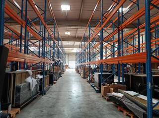 Magazijn met kantoorruimte te huurDit bedrijfspand is gelegen aan Molenweide 4 in Mechelen en geniet van een uitstekende bereikbaarheid, zowel vanuit...