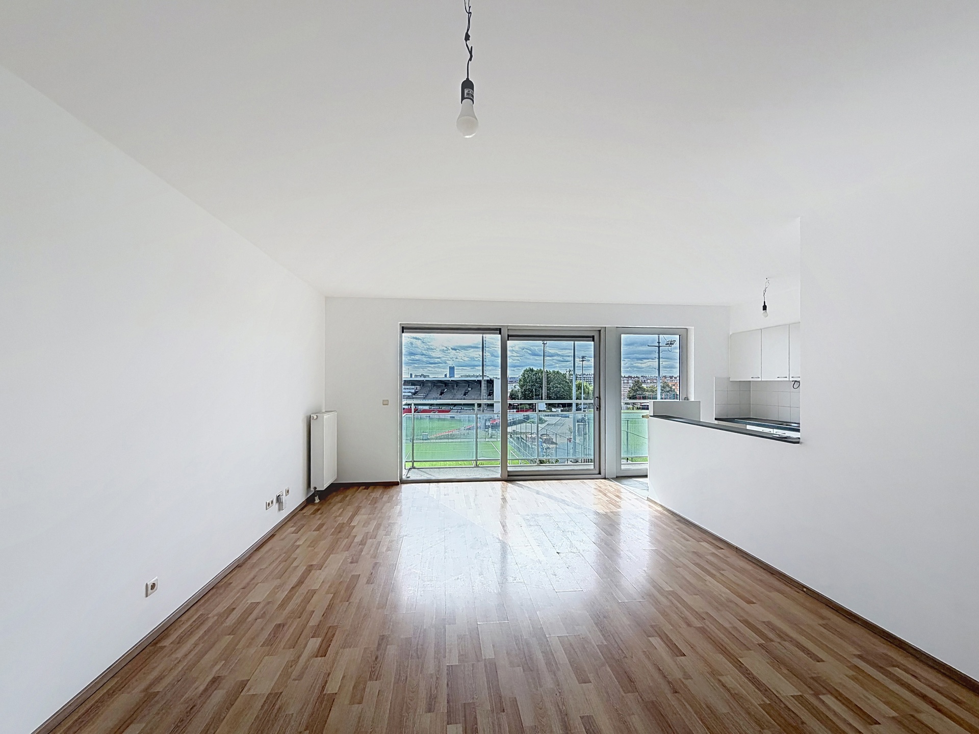 Opgeknapt appartement met 2 slaapkamers - foto 2