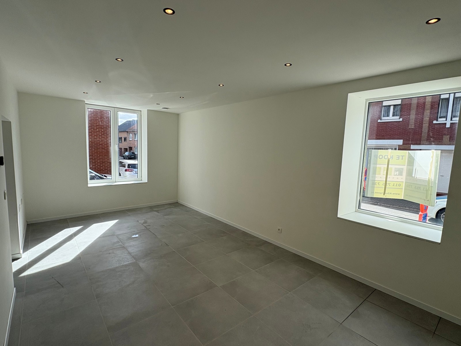 VOLLEDIG GERENOVEERDE EN ENERGIEZUINIGE WONING MET 3/4 SLAAPKAMERS EN VERWARMING VIA EEN WARMTEPOMP GELEGEN TE VAL-MEER OP 1A 45CA