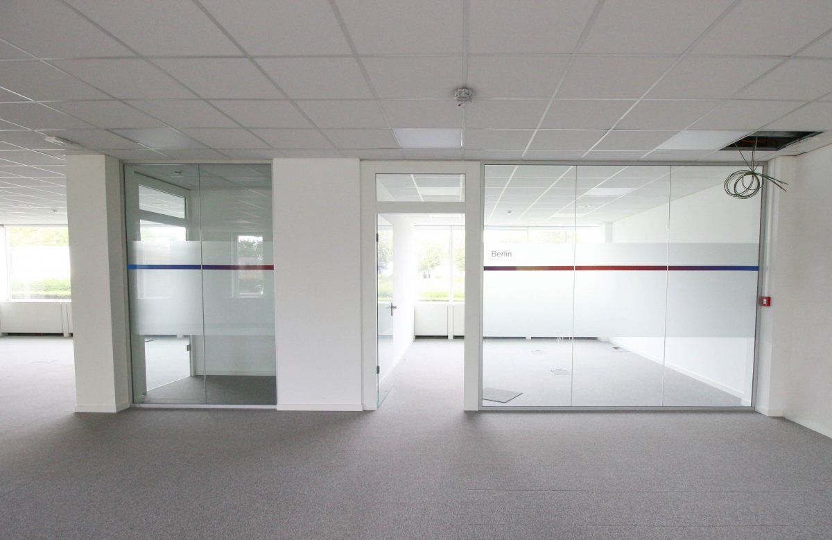 Lichtrijk kantoorgebouw met polyvalente ruimte te Zellik - foto 4