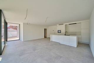 Volledig gerenoveerd gelijkvloers appartement van 120m² op een centrale ligging in Hasselt mét tuin en zuidgericht terras. Het is gelegen...