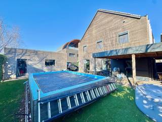 TE KOOP AAN 2% REGISTRATIERECHTEN BIJ EERSTE & ENIGE AANKOOP !Deze zeer ruime woning met bewoonbare oppervlakte 280 vierkante meter ligt als laatste...
