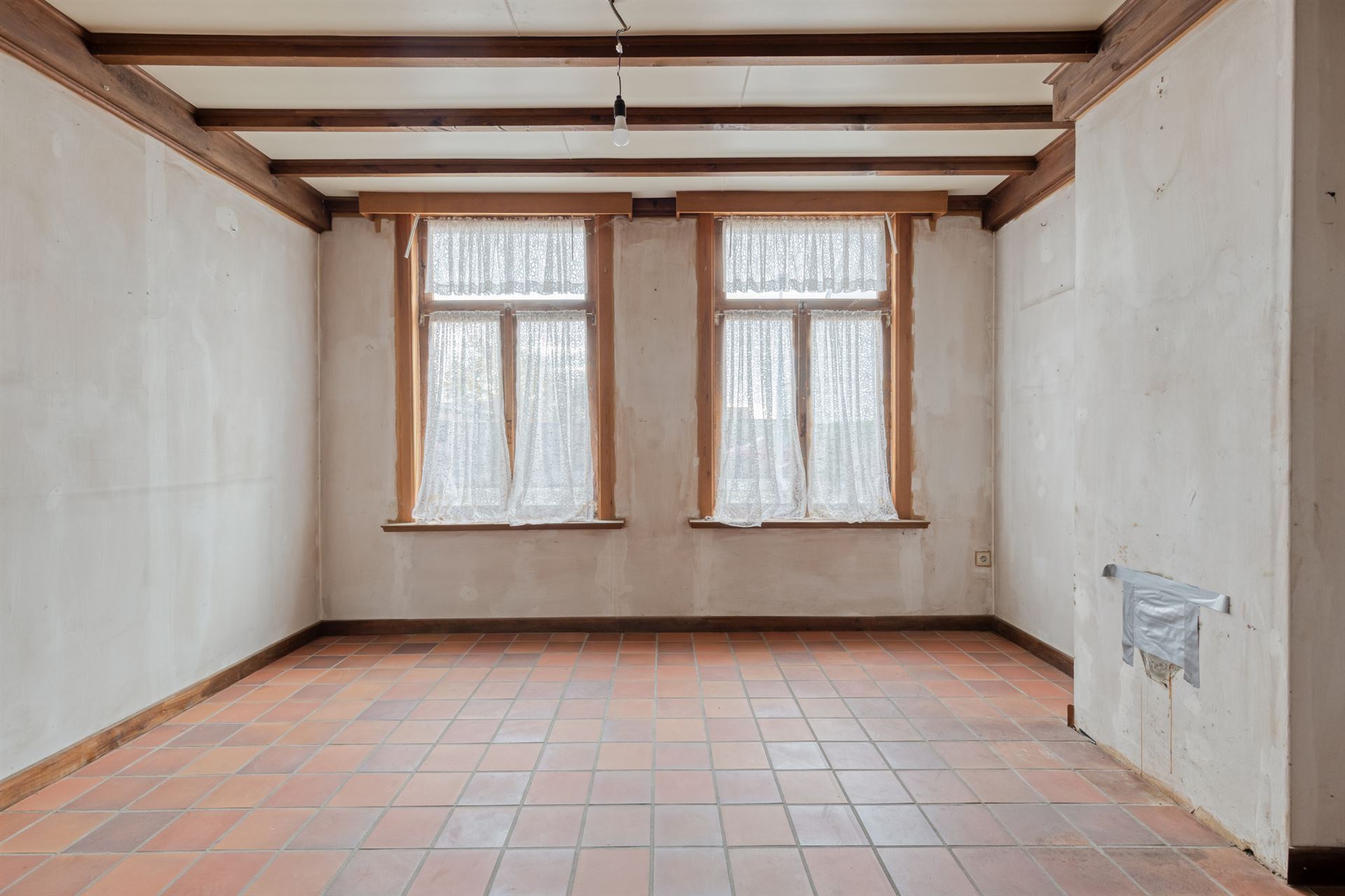 Te renoveren woning met tuin en garage - foto 4