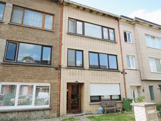 Interesse in dit appartement? Maak snel ONLINE je afspraak via Livitas.beIn een klein gebouw met lage vaste kosten is dit leuk appartement met 1...
