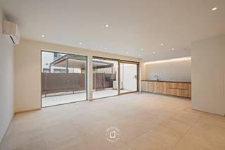 Welkom in Residentie ‘Better Living’. De perfecte combinatie van superieure woonkwaliteit, rust en bereikbaarheid. Dit gelijkvloers app. met...