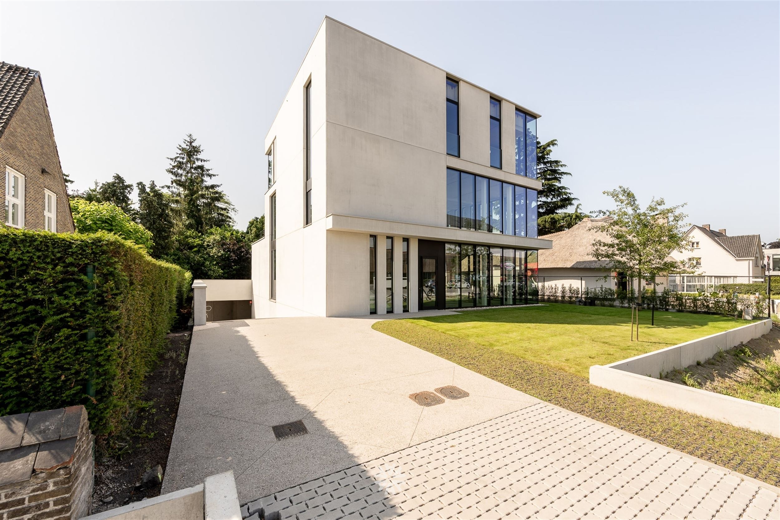 Modern en energiezuinig casco kantoorgebouw op toplocatie in Sint-Denijs-Westrem (Gent) - foto 1