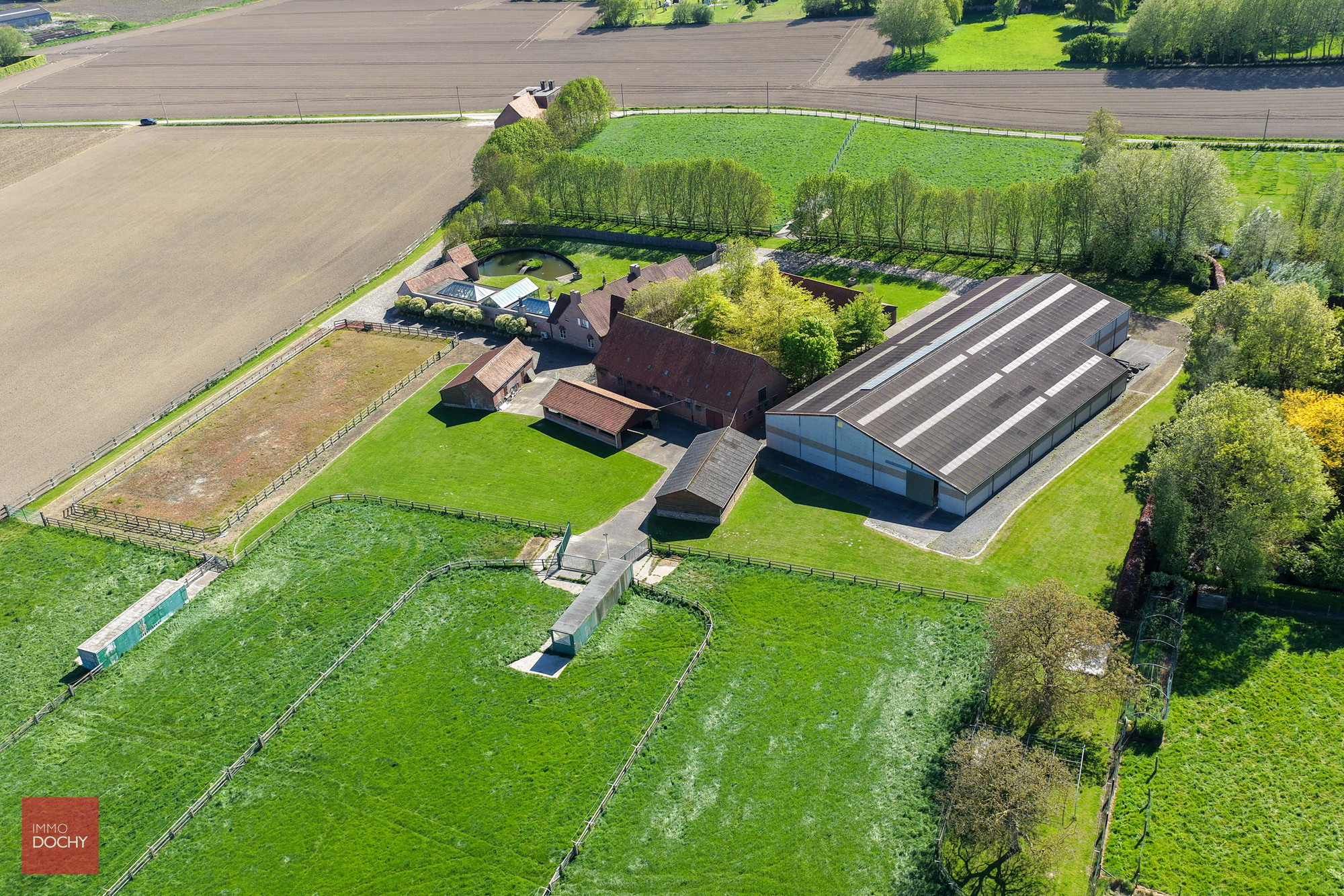 Vierkantshoeve met paardenaccommodatie op ca. 5,3ha - foto 4