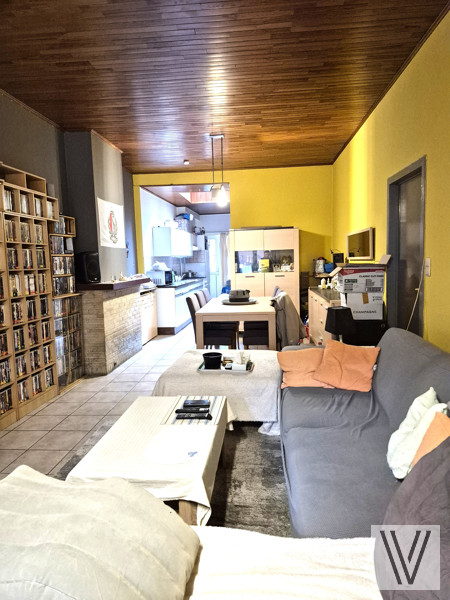 Op te frissen centraal gelegen woning met tuin - foto 3