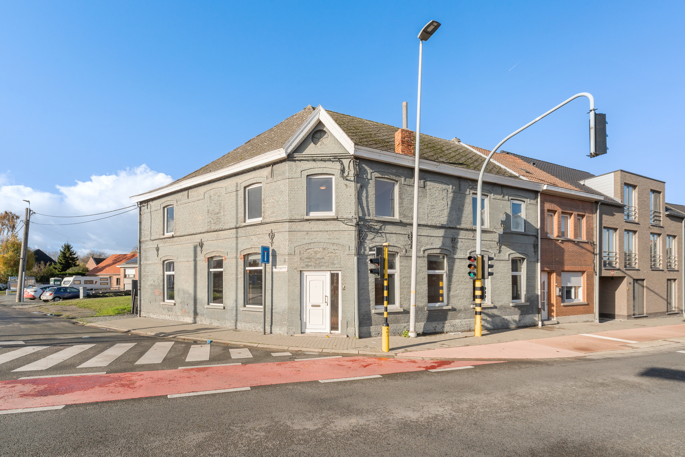 Ruime gezinswoning met garage in Dendermonde - foto 1