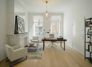 Located between Avenue Louise and Place Fernand Cocq, on a quiet street near Place Stéphanie, this new duplex apartment is on the ground floor of a bourgeois house divided into three apartments and completely renovated. This 2-bedroom apartment of approximately 155 m² benefits from beautiful terraces of approximately 45 m² and a large garden of approximately 150 m².<br /><br />The ground floor comprises spacious reception rooms with high molded ceilings and elegant marble fireplaces, opening onto the dining room and the fully equipped open-plan kitchen, bathed in light, providing access to the terrace and garden. The private staircase leads to the lower level, which offers a master suite with a dressing room and a full bathroom with toilet, a second en-suite bedroom with a private shower room, a toilet, and a laundry room.<br /><br />Other: PEB B-, reinforced door, new and efficient systems and insulation (gas condensing boiler and individual dual-flow ventilation), quality materials and finishes (oak parquet flooring, recessed LED lighting, closets, etc.). Sale subject to 12.5% registration fee.<br />Some images are furnished by AI. <br /><br />Place Stéphanie is located near the center of Brussels, between Avenue Louise and Place Poelaert. Home to numerous shops and stores, it is ideally served by public transportation.<br /><br />For further information, please contact Philippe Dijkmans at +32 (0) 475 45 77 20.