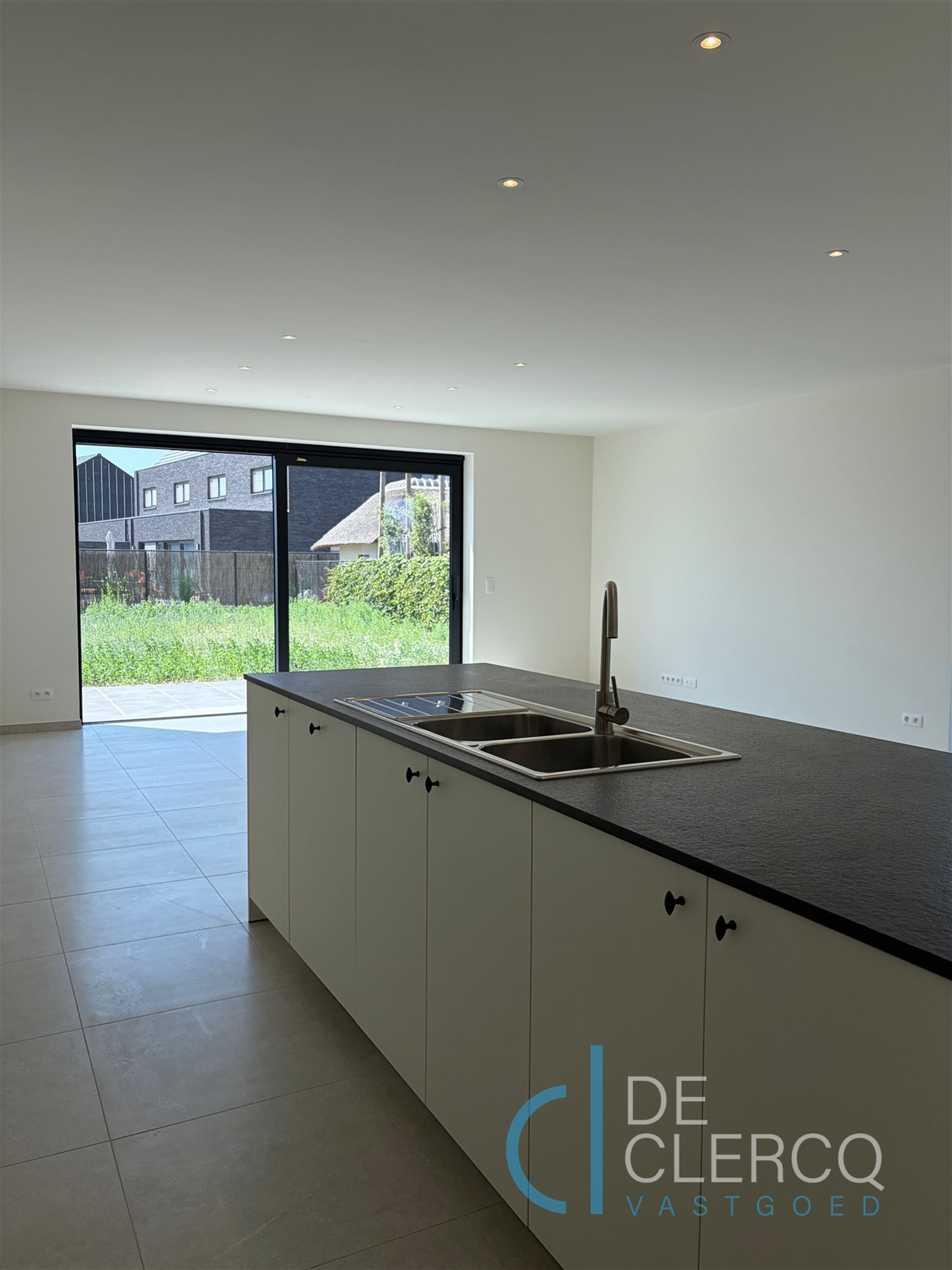 Halfopen woning met dubbele oprit te huur in Lochristi! - foto 5