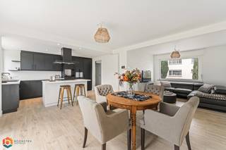 Op een uitstekende locatie te Sint-Katelijne-Waver bevindt zich deze recent gerenoveerde woning met 4 slaapkamers en tuin. U bevindt zich hier op...