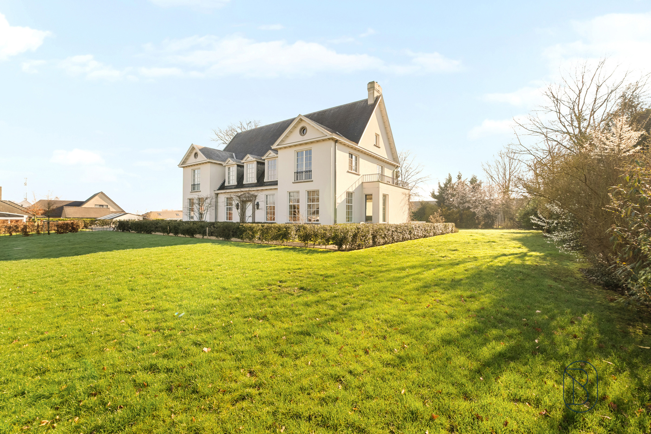 Prachtig afgewerkte franse villa met bijgebouw en zwembad - foto 4