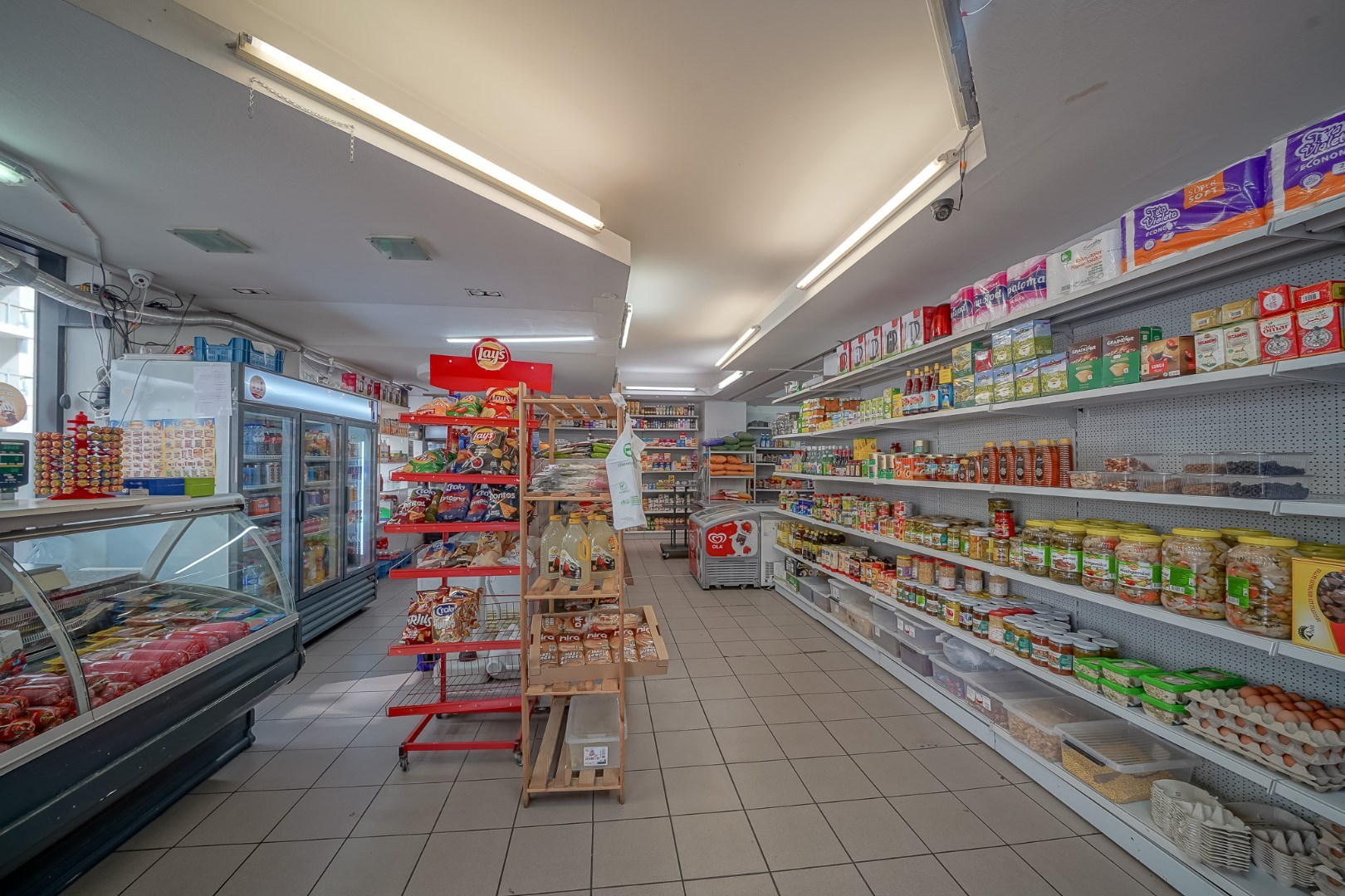 Handelsgelijkvloers met bureauruimte te Oostende - foto 4