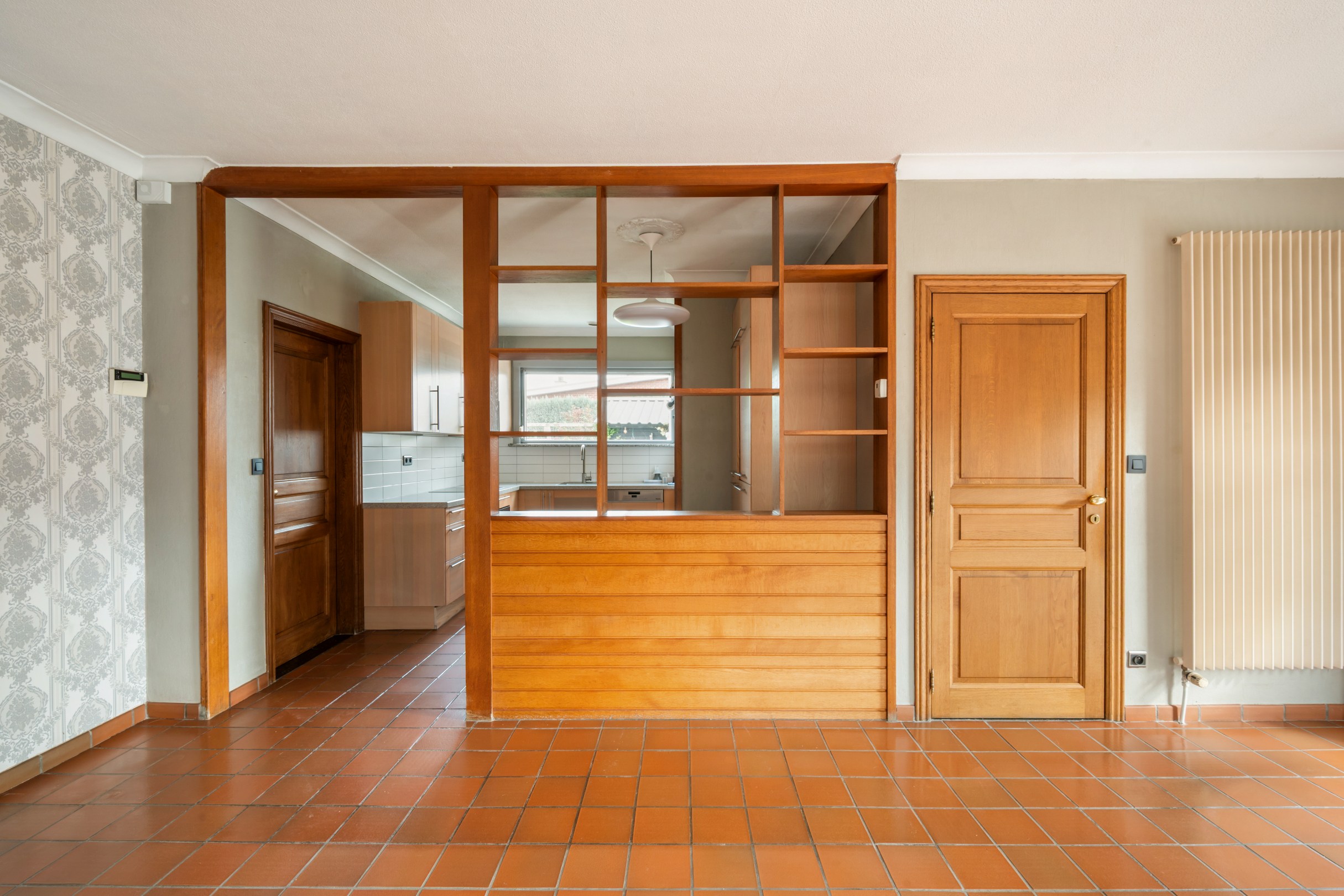 Detached house with surprisingly spacious layout and a lot of potential in a quiet neighborhood in Houthalen-Helchteren. - photo 4