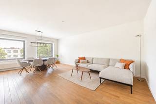 Dit uitzonderlijk stijlvol appartement bevindt zich op een gegeerde locatie in Wilrijk/Berchem, op wandelafstand van het Nachtegalenpark en met...